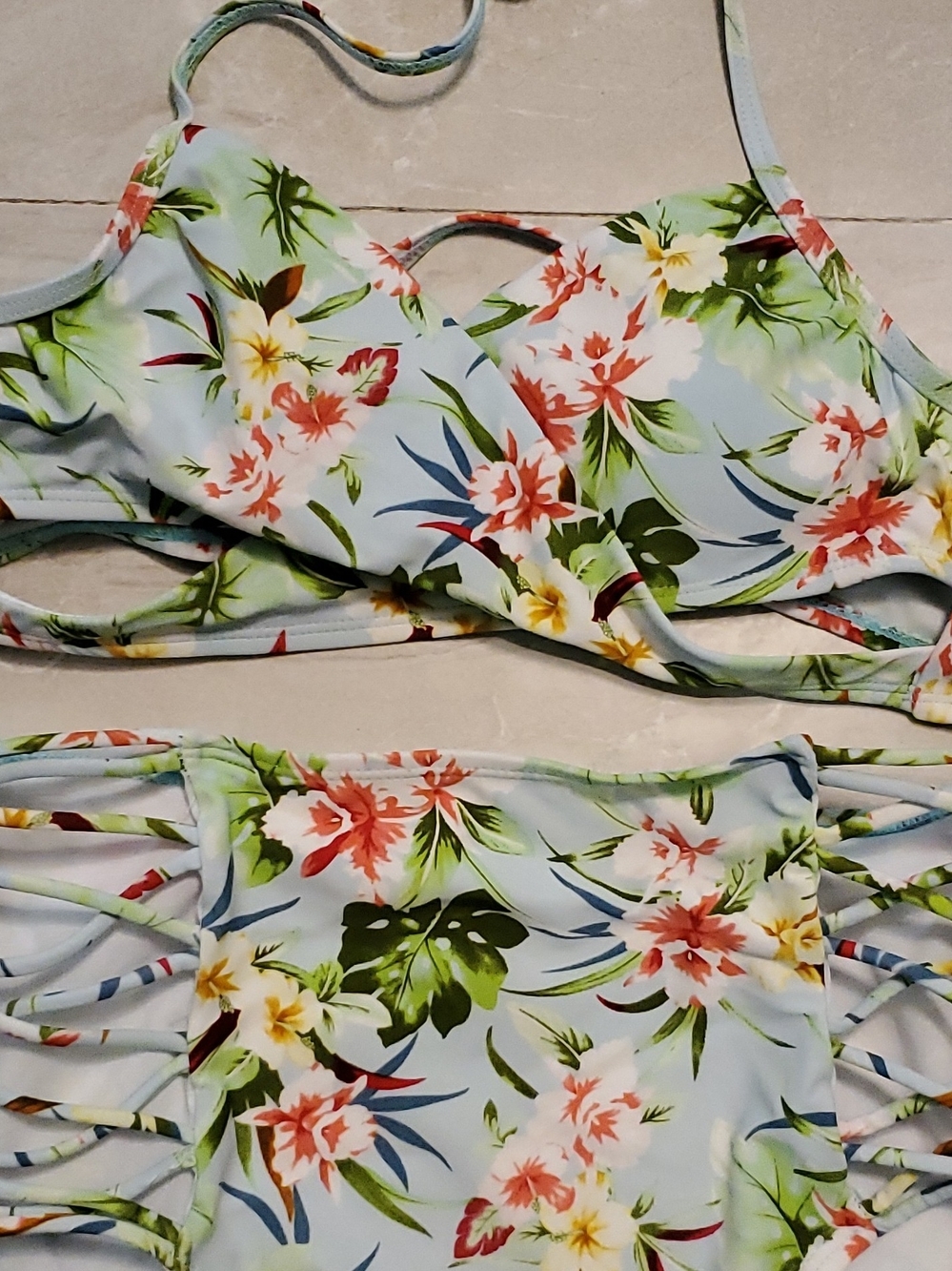 Light Blue Floral Woman' Two-Pieces Swimsuit with Strappy Sides